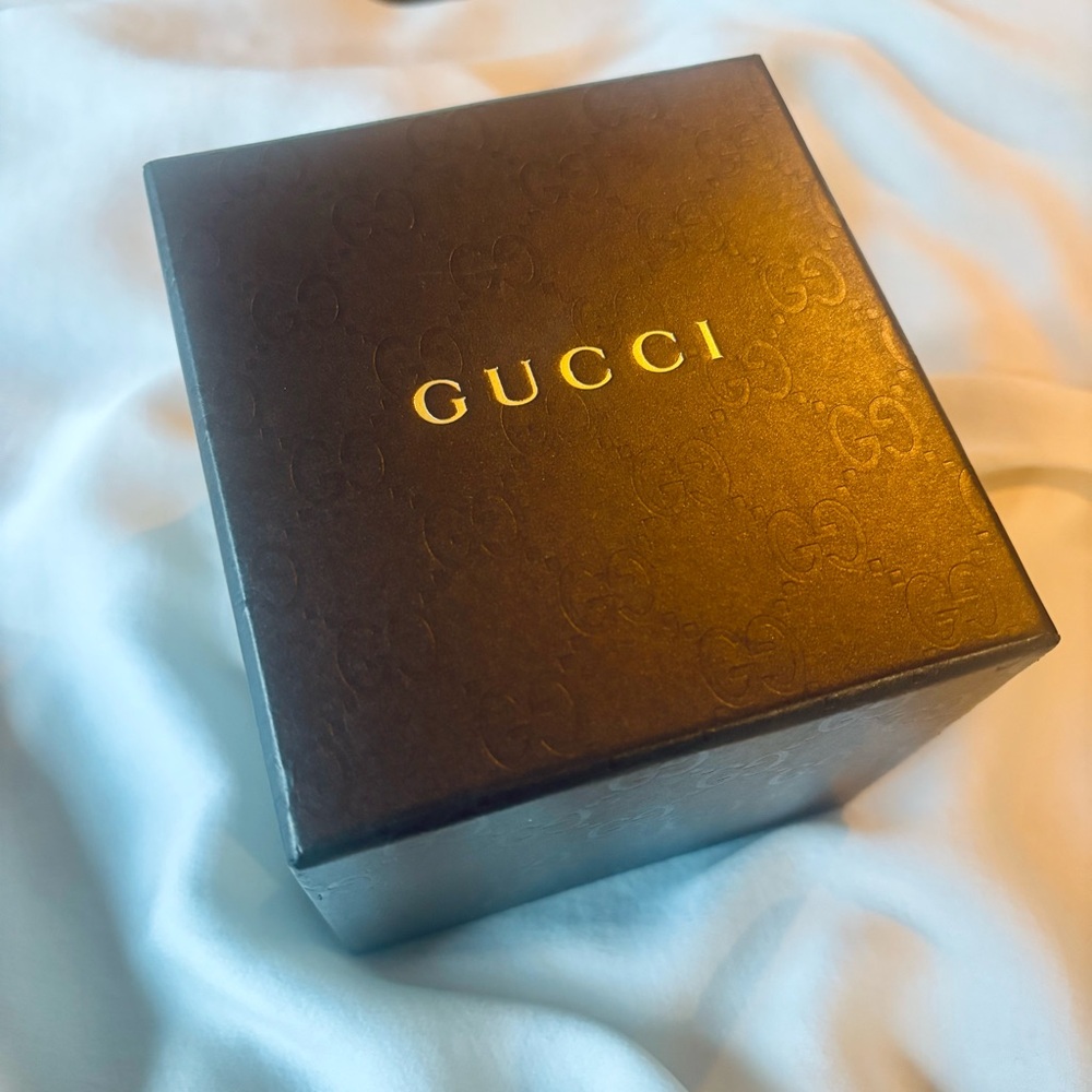 New In Box! G Gucci Silver Diamond Women’s Watch YA125401 - Picture 2 of 7